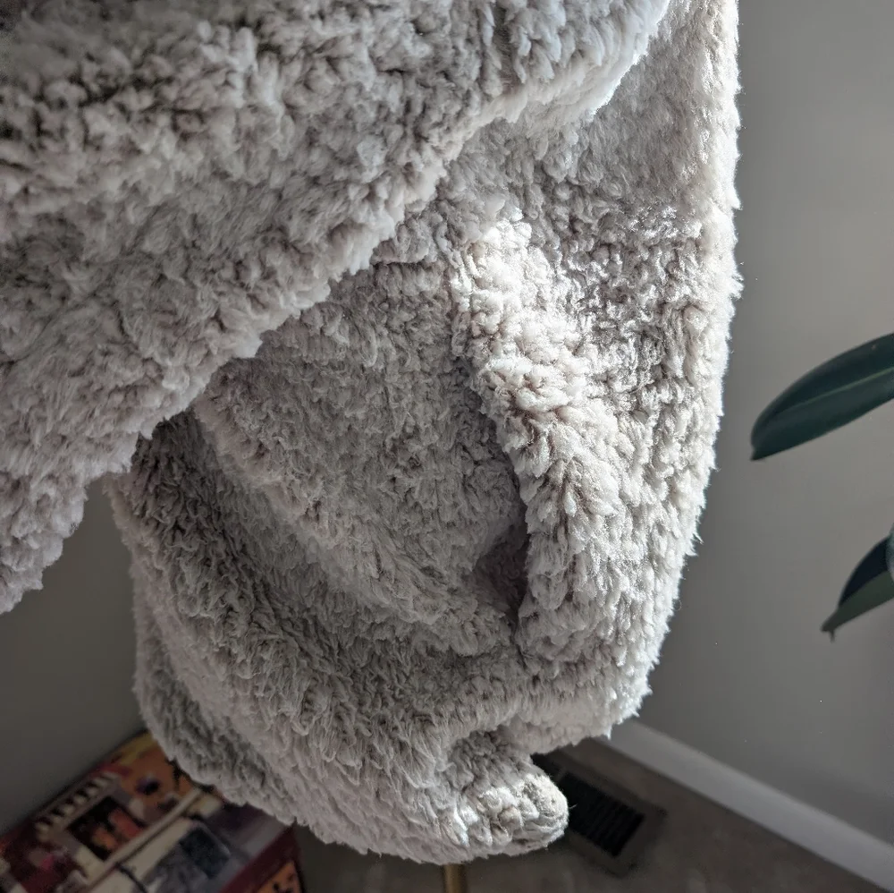 Thread & Supply Gray Ivory Quarter-Zip Sherpa Pullover S